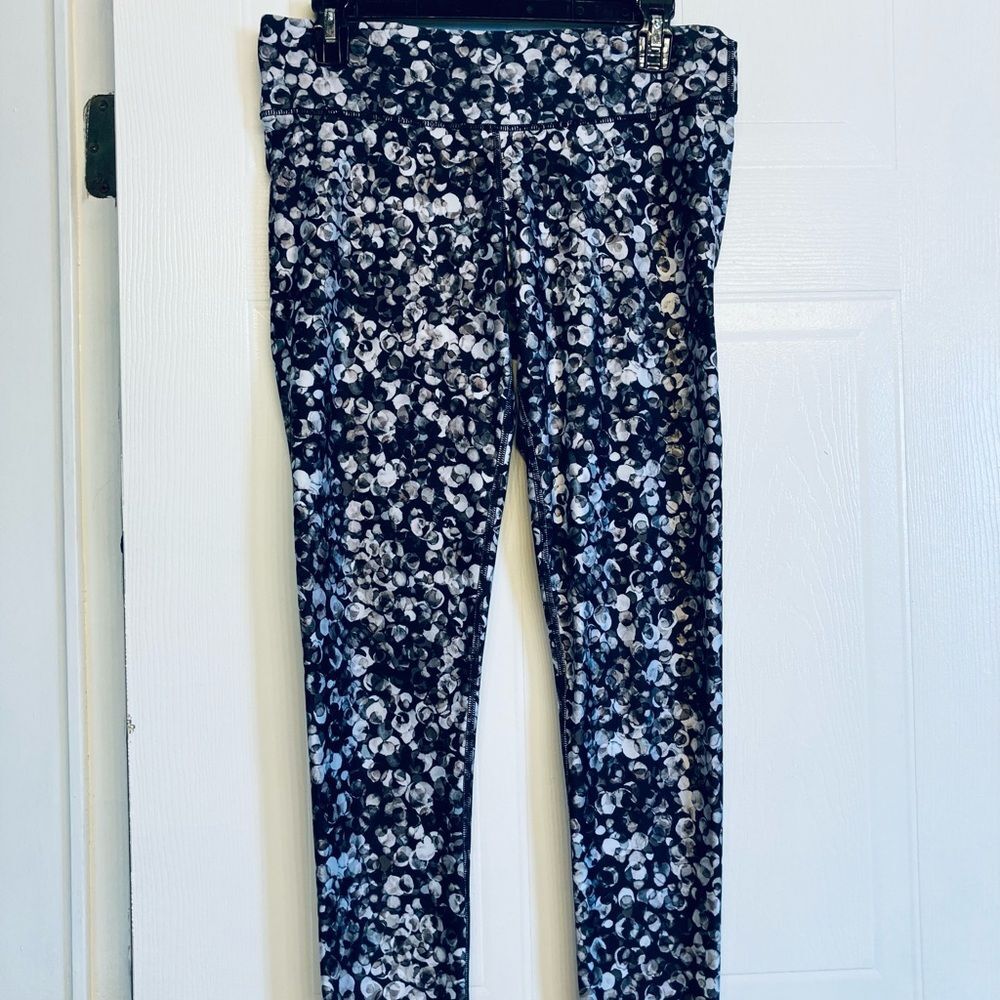 Fabletics Leggings Womens Medium Black Grey Abstract Bubble Yoga Gym